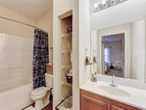 Residence at North Penn in Oklahoma City, OK - Foto de edificio - Building Photo