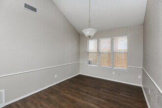 5704 Stone Meadow Ln in Fort Worth, TX - Foto de edificio - Building Photo