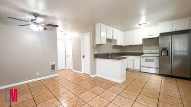 4960-4970 Auburn Drive in San Diego, CA - Building Photo - Interior Photo