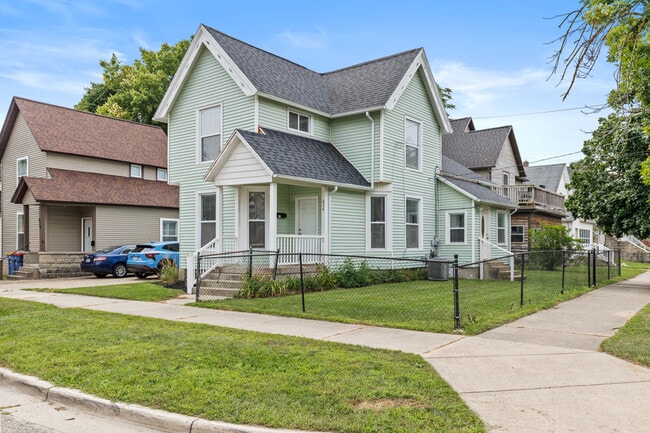 624 California St NW in Grand Rapids, MI - Foto de edificio - Building Photo