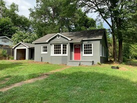 507 Jefferson Pl in Atlanta, TX - Building Photo