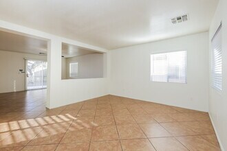 6010 W Encinas Ln in Phoenix, AZ - Foto de edificio - Building Photo