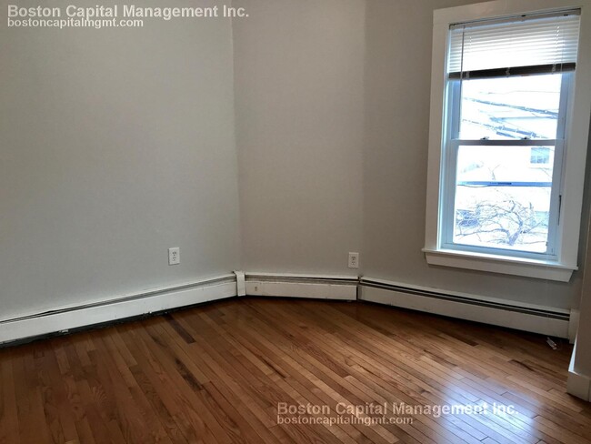 207 Broadway, Unit 207 Broadway#8 in Everett, MA - Building Photo - Building Photo