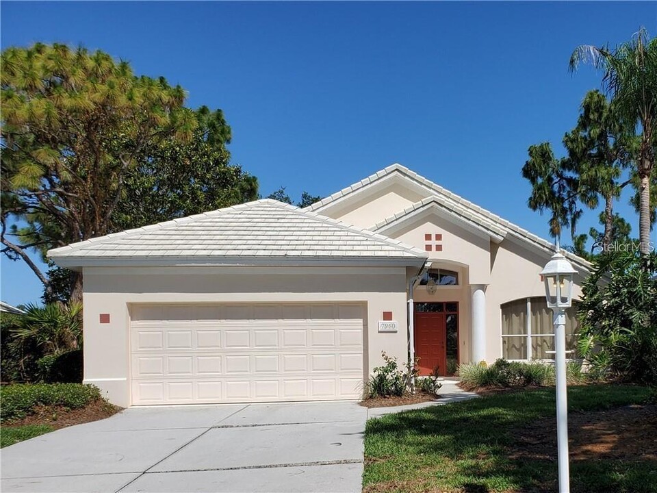 7960 Hampton Ct in University Park, FL - Building Photo