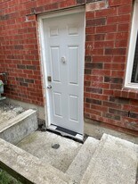 6 Warnford Cir in Ajax, ON - Building Photo