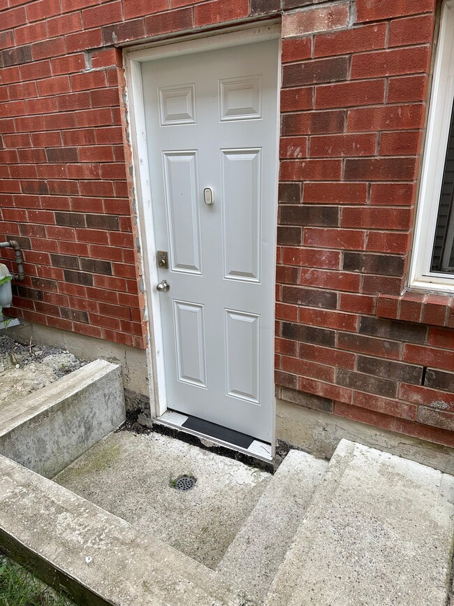 property at 6 Warnford Cir