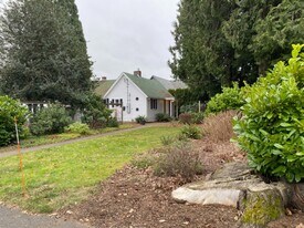 3461 Avalon Dr in Hood River, OR - Building Photo