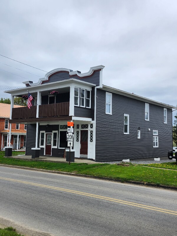 102 Franklin St in Clintonville, PA - Building Photo - Building Photo