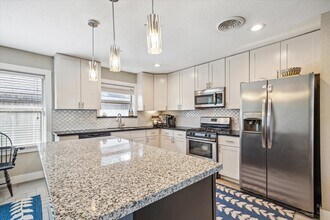 2223 Latexo Dr in Houston, TX - Foto de edificio - Building Photo