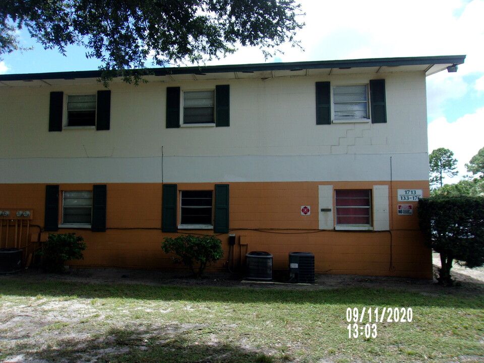 1713 Dixon Blvd in Cocoa, FL - Building Photo