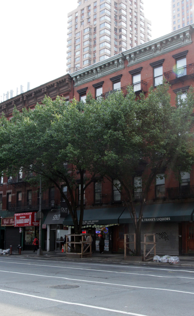 708 Ninth Ave in New York, NY - Foto de edificio - Building Photo