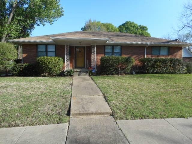 property at 921 Poinsettia Dr