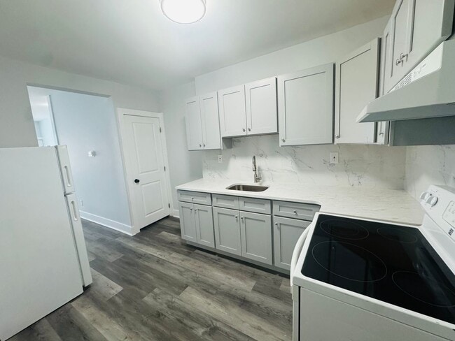 property at 2224 N Bouvier St