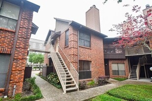 3150 Walnut Bend Ln in Houston, TX - Building Photo