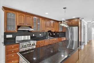 7036 Cermak Rd in Berwyn, IL - Building Photo - Building Photo