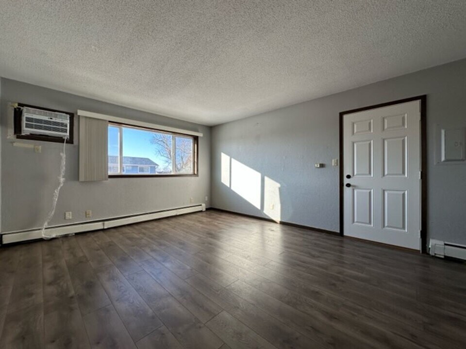 910 33rd Ave in Marion, IA - Building Photo