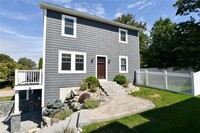 46 Bayberry Rd in Narragansett, RI - Foto de edificio - Building Photo