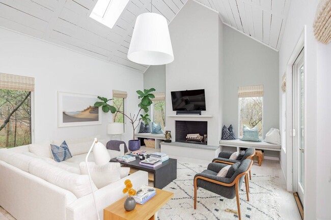 property at 92 Scrimshaw Ln