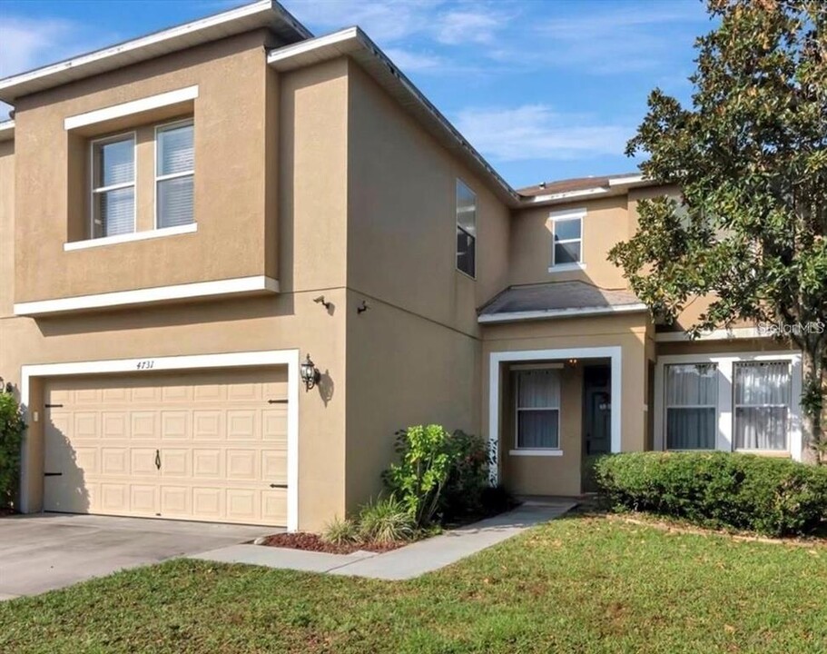 4731 Red Pine Way in Wesley Chapel, FL - Building Photo