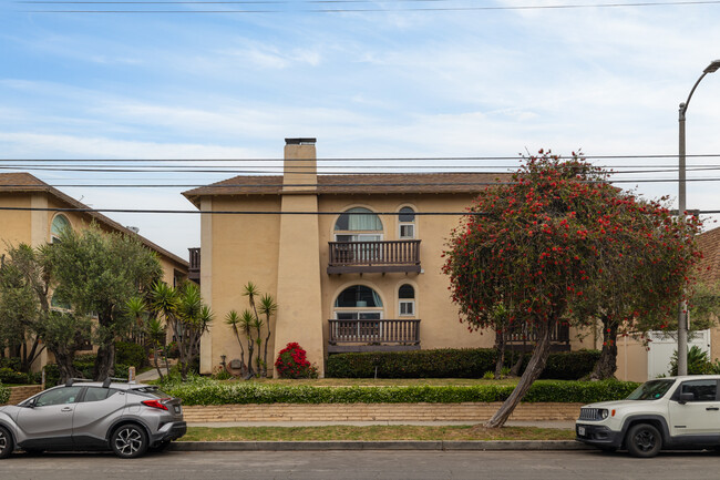 Casa del Ray in Playa Del Rey, CA - Building Photo - Building Photo