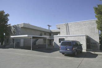 1005 E Avenue R in Palmdale, CA - Building Photo - Building Photo