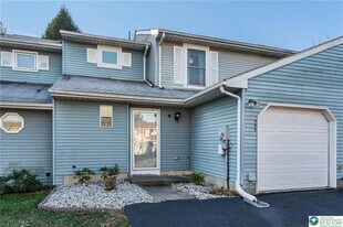 793 Briarstone Rd in Bethlehem, PA - Building Photo