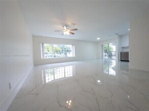 5400 NW 18th St, Unit 3N in Lauderhill, FL - Building Photo - Building Photo