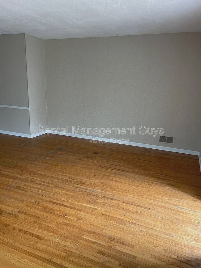 1219 Oxford St in Hopkins, MN - Building Photo - Building Photo