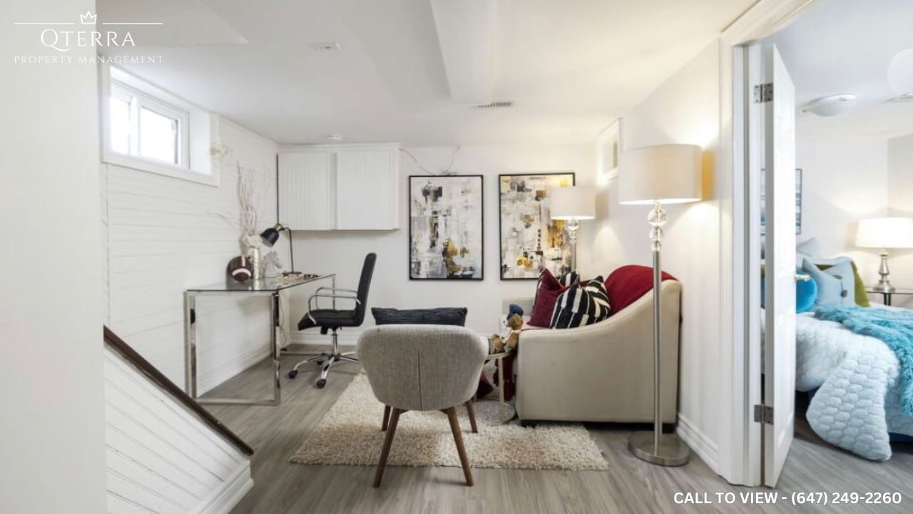 125 Chestnut Cres in Toronto, ON - Building Photo