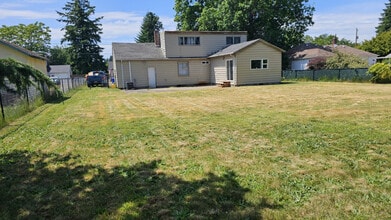 2726 SE 165th Ave in Portland, OR - Building Photo - Building Photo