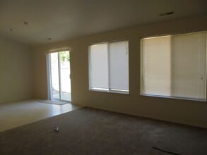 320 NW Country Ct in McMinnville, OR - Building Photo - Building Photo