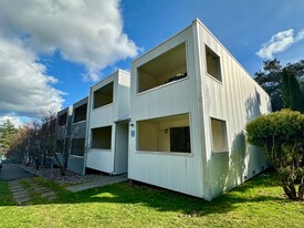 Timberline Apartments in Bellingham, WA - Building Photo