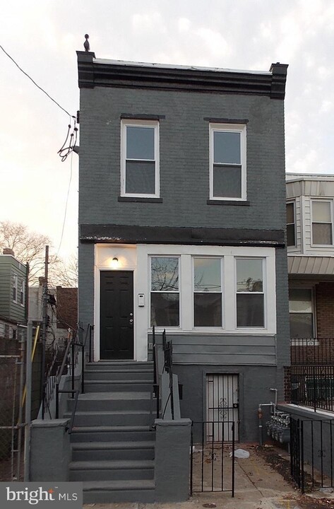 110 N 51st St in Philadelphia, PA - Building Photo