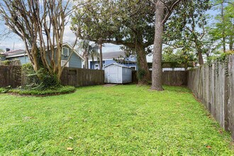 124 Lafayette St in Gretna, LA - Foto de edificio - Building Photo