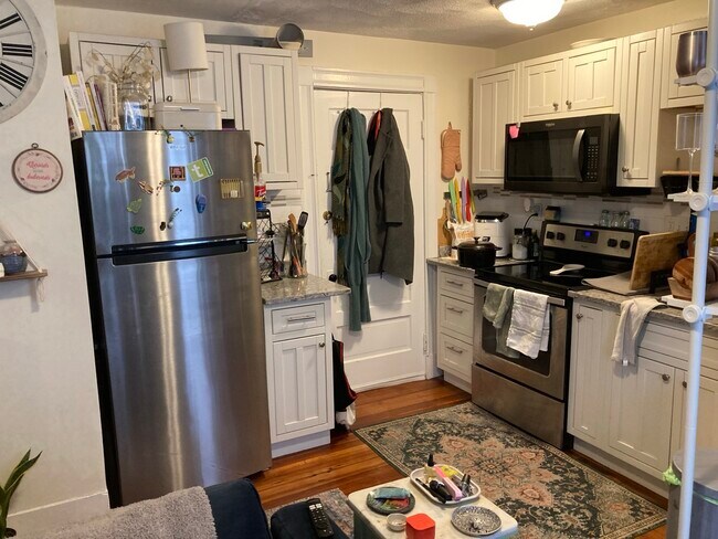 14 Garrison Ave, Unit 6 in Somerville, MA - Foto de edificio - Building Photo