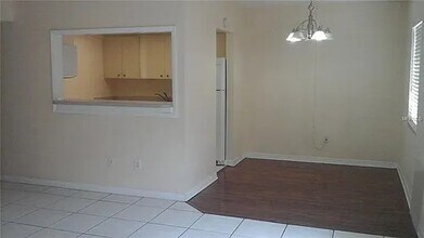 4708 Christa Ct in Tampa, FL - Building Photo - Building Photo
