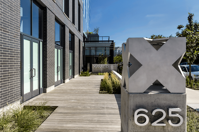 Xavier in Chicago, IL - Foto de edificio - Building Photo