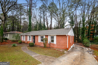 3867 Stone Rd SW in Atlanta, GA - Building Photo - Building Photo