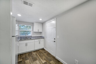 Raintree Park in Tampa, FL - Building Photo - Building Photo