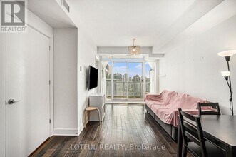 255 Bay St in Ottawa, ON - Building Photo - Building Photo