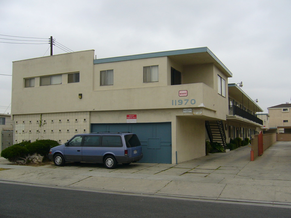 11970 Grevillea Ave in Hawthorne, CA - Building Photo