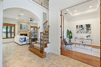 41 Tiburon Dr in The Hills, TX - Building Photo - Building Photo