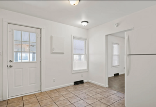 17 Wilmot St, Unit 1 in Glens Falls, NY - Building Photo - Building Photo