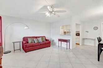 549 Fanshaw N in Boca Raton, FL - Building Photo - Building Photo