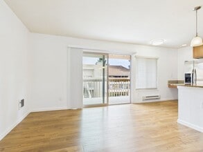 300 Glenwood Cir in Monterey, CA - Building Photo - Building Photo