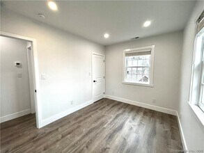 1 Rhodonolia Park, Unit 2 in Norwalk, CT - Building Photo - Building Photo