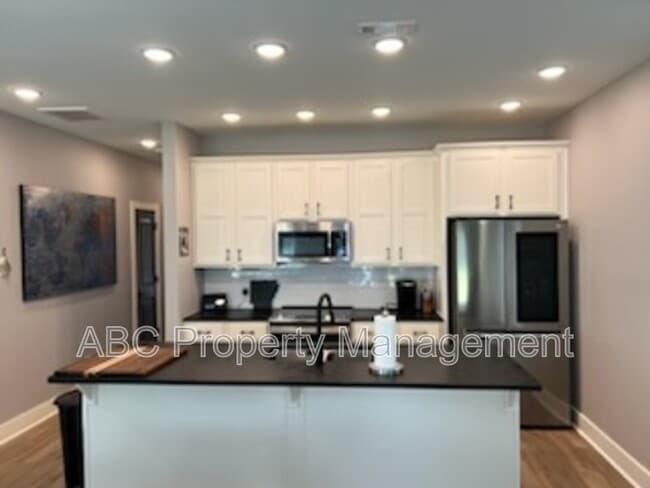 608 W Maple St in Rogers, AR - Building Photo - Building Photo