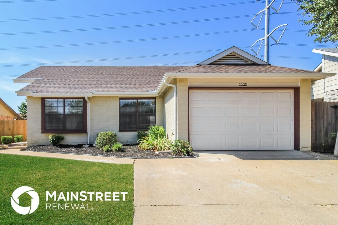 5520 Creek Valley Dr in Arlington, TX - Building Photo