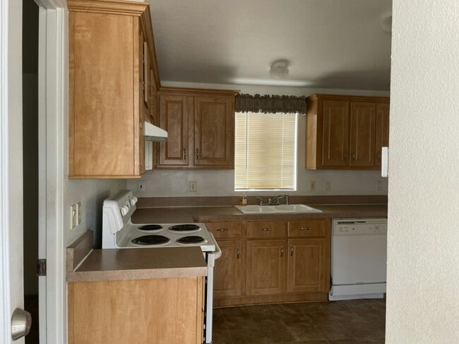 1614 E Villa Rita Dr in Phoenix, AZ - Building Photo - Building Photo