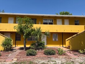 535 7th St, Unit 4 in West Palm Beach, FL - Building Photo